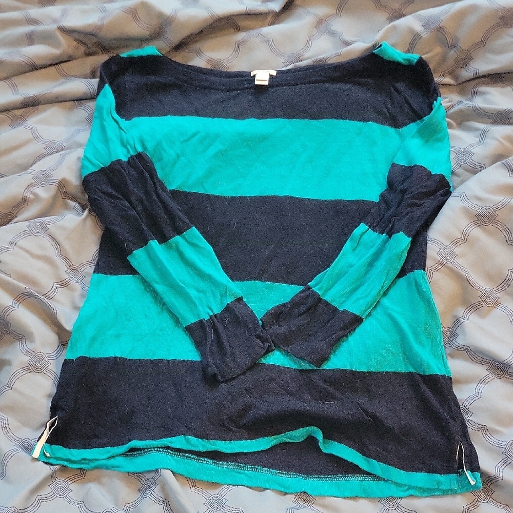Vibrant teal and navy 3/4 sleeve sweater